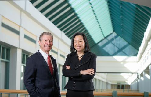 From left, Sandra L. Wong, MD, MS, and Mark A. 医学博士克雷格将领导十大正规博彩网站评级正规博彩平台卫生中心的农村卫生保健服务科学.From left, Sandra L. Wong, MD, MS, and Mark A. 医学博士克里格站在十大正规博彩网站评级正规博彩平台希区柯克医疗中心的穹顶下.